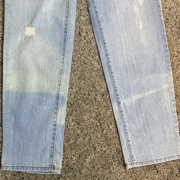 Eddie Bauer Boyfriend Distressed Mid Rise Random Fading Light Blue Jeans 6 NWOT - Picture 4 of 14
